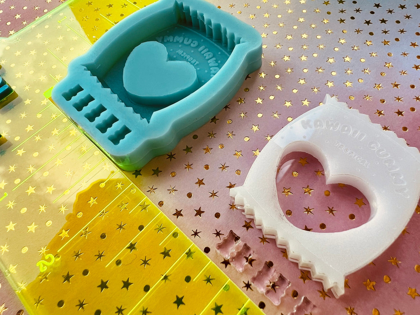 Small Kawaii Gummi silicone shaker with bear bits mold for epoxy resin- 2 inches in height - DIY keychain, diy magnets