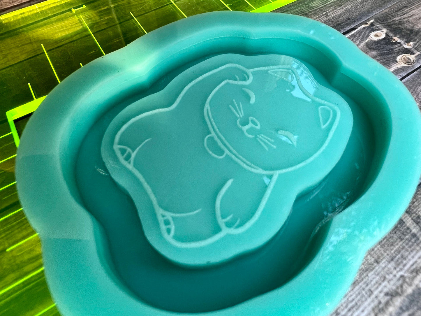 Lucky cat silicone shaker mold for epoxy resin, DIY keychain, DIY gifts, resin molds