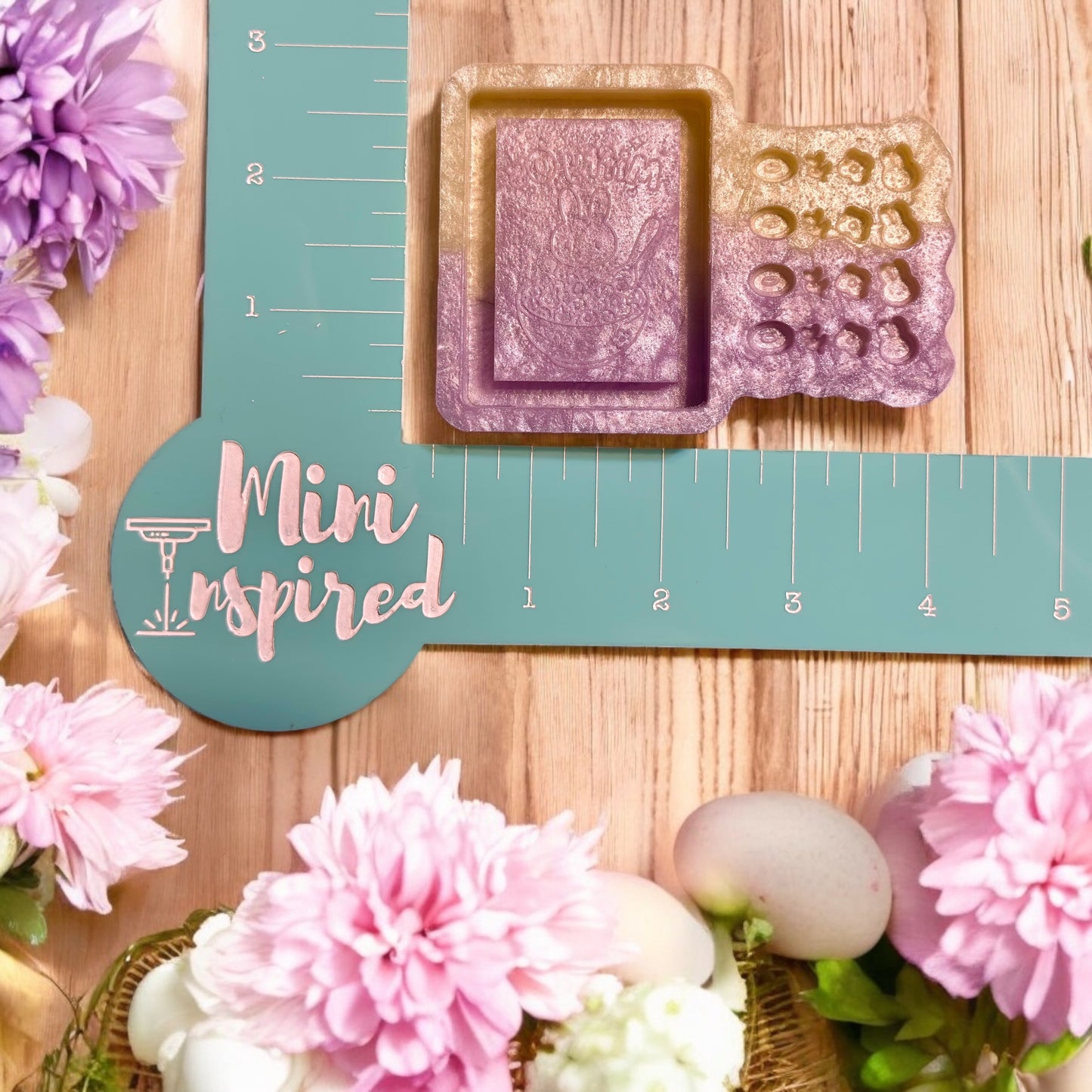 Cute Bunny silicone mold shaker with bits, Kawaii bunny
