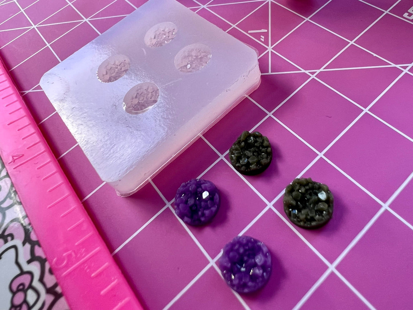 8mm Ore Flat Back Resin Cabochons silicone mold for UV resin /Epoxy resin -Bracelet Earrings DIY Jewelry Making Accessories- Stud earrings