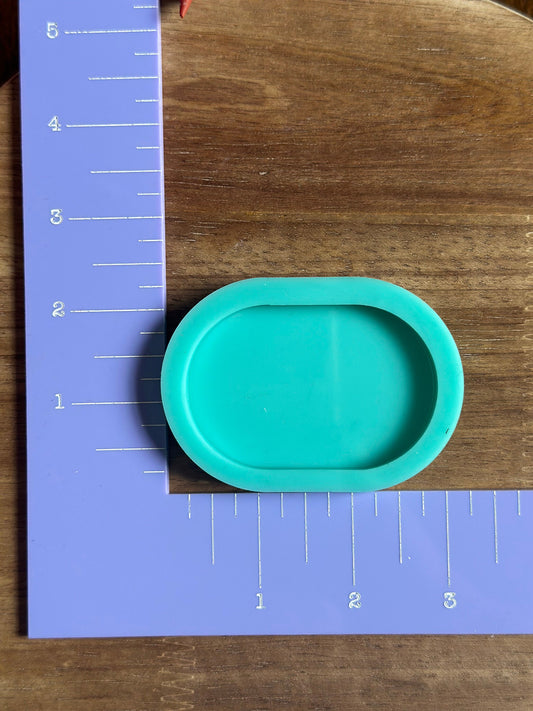 Oval solid non-shaker silicone mold for epoxy resin
