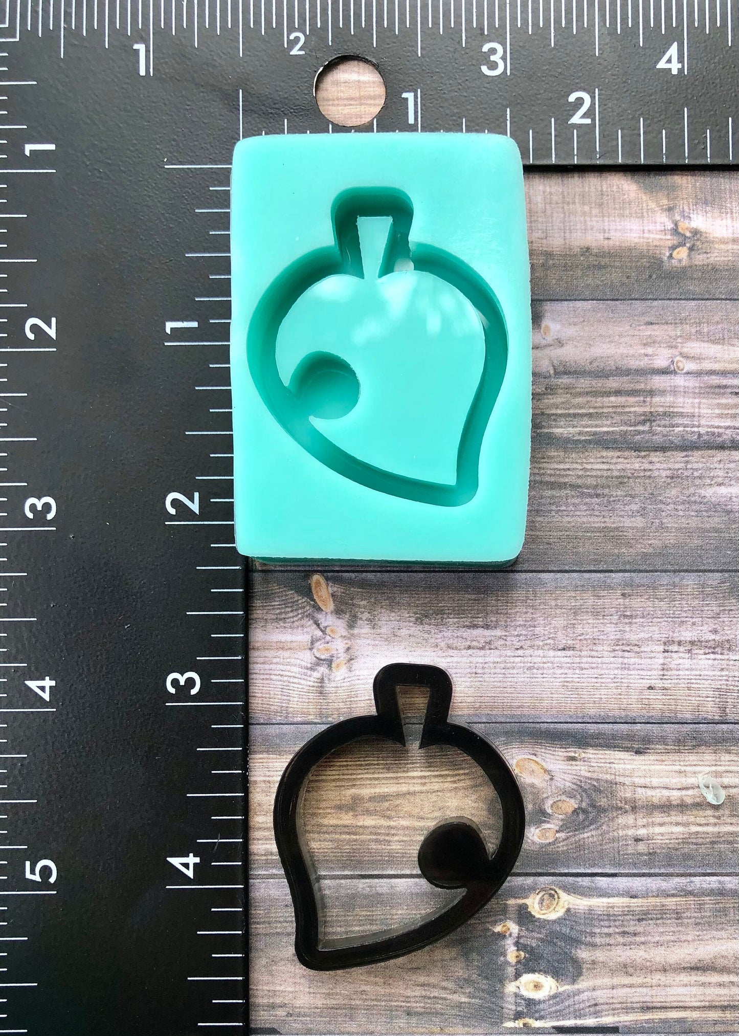 AC Leaf silicone shaker mold - DIY Keychain