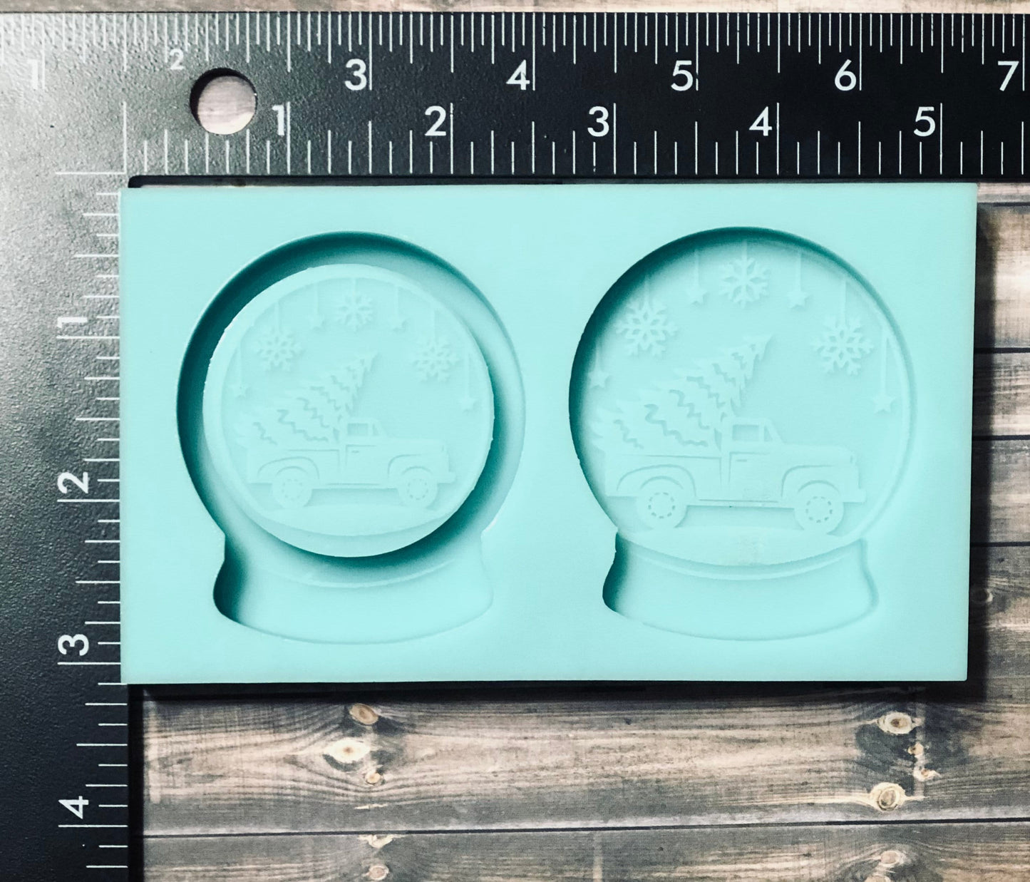 Snow globe farmhouse Christmas shaker and non silicone shaker molds