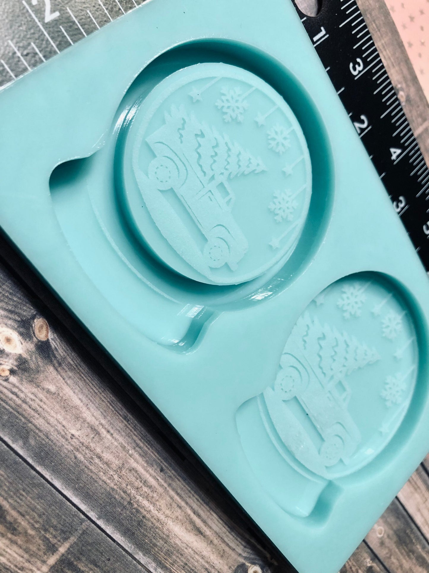 Snow globe farmhouse Christmas shaker and non silicone shaker molds