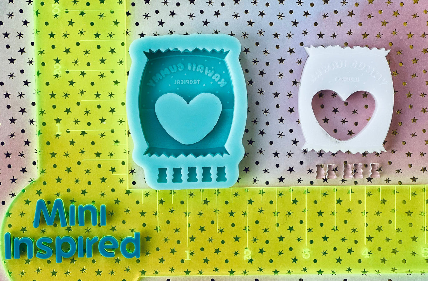 Small Kawaii Gummi silicone shaker with bear bits mold for epoxy resin- 2 inches in height - DIY keychain, diy magnets