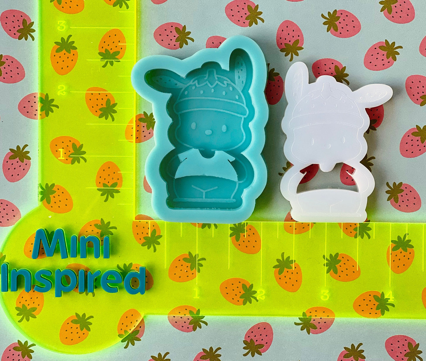 Strawberry puppy silicone shaker mold for epoxy resin - DIY keychain, DIY magnets, gifts