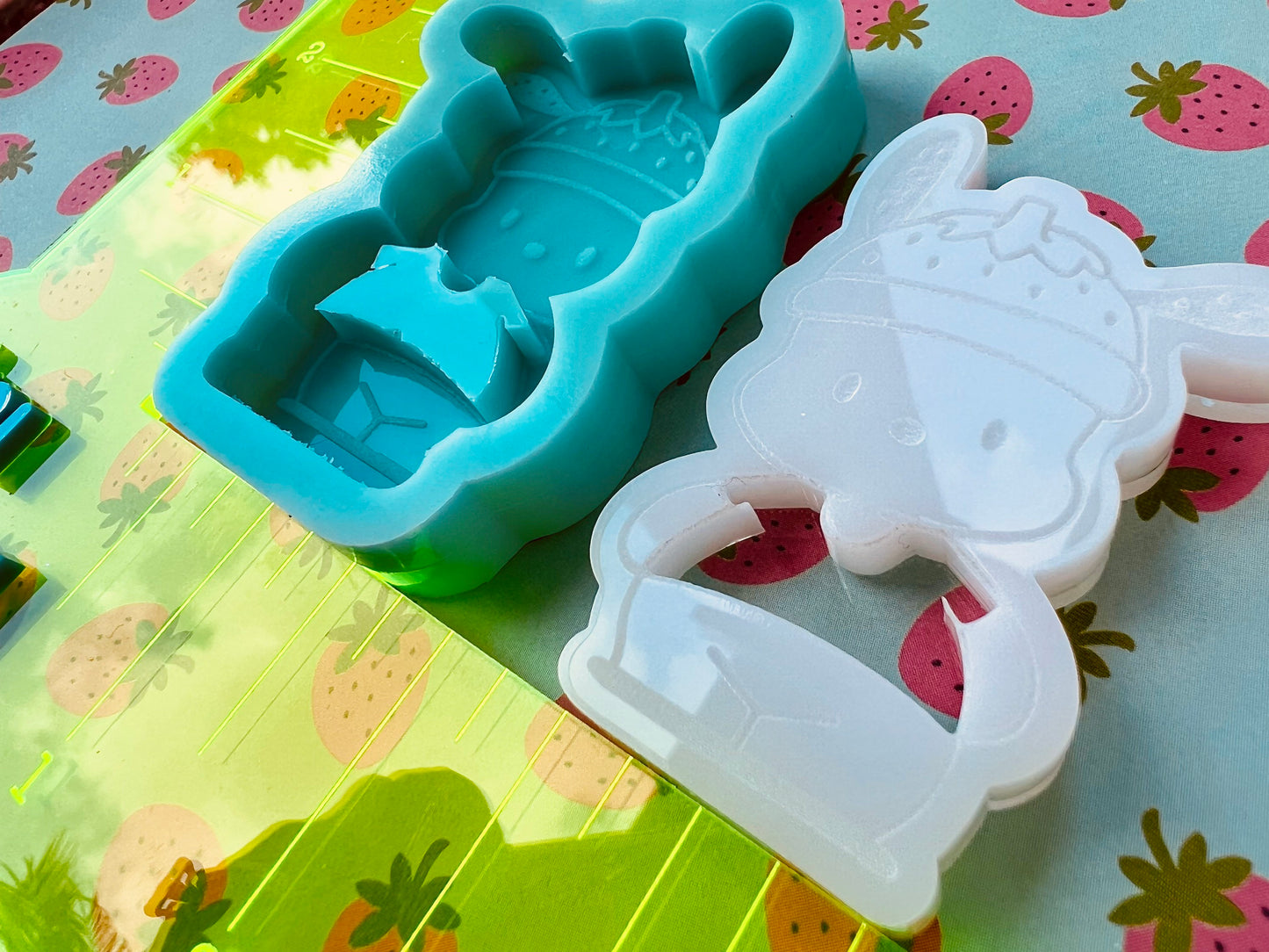 Strawberry puppy silicone shaker mold for epoxy resin - DIY keychain, DIY magnets, gifts