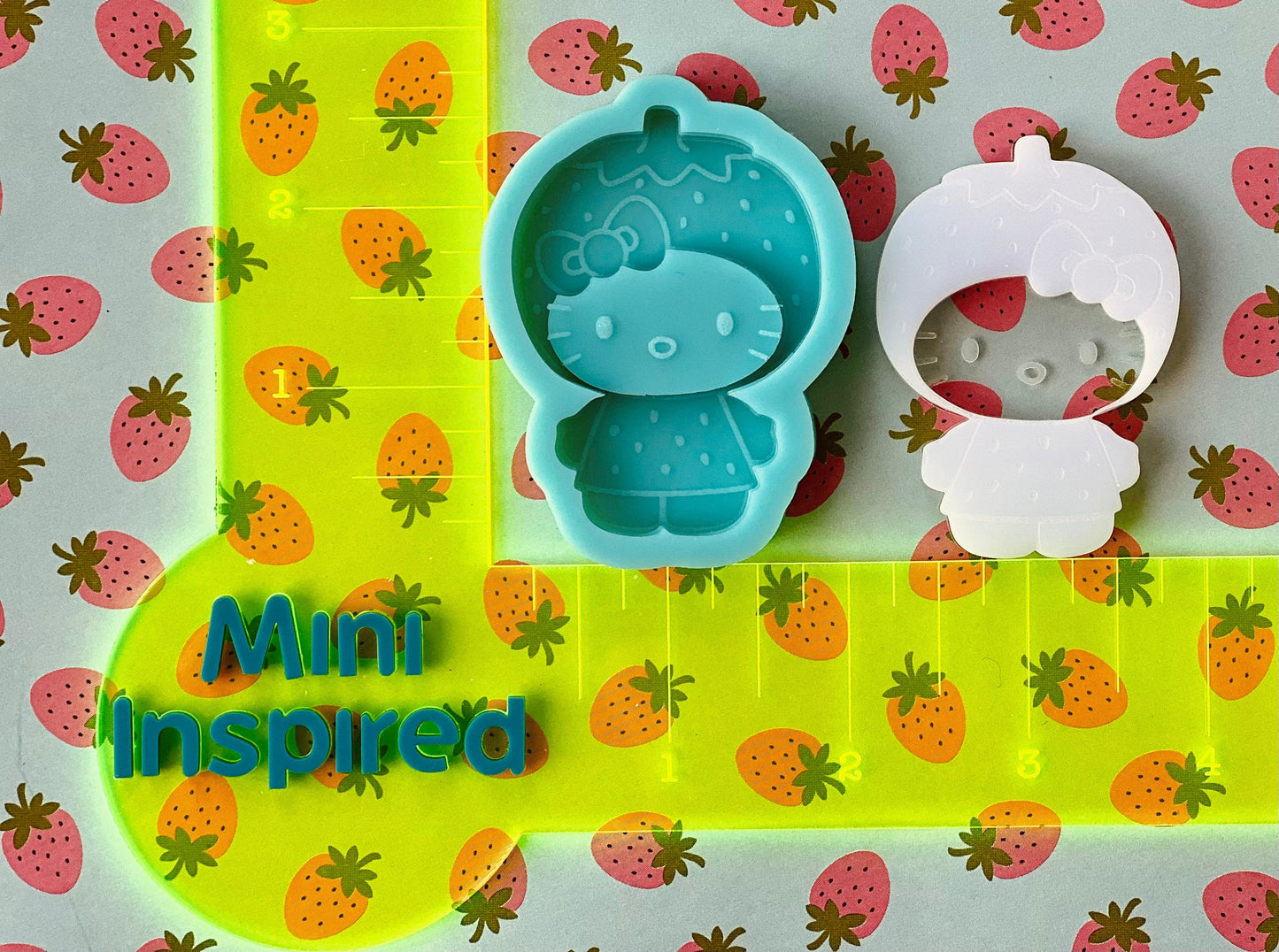 Kawaii Cat strawberry shaker silicone mold for epoxy resin - DIY keychain, DIY magnets, gifts