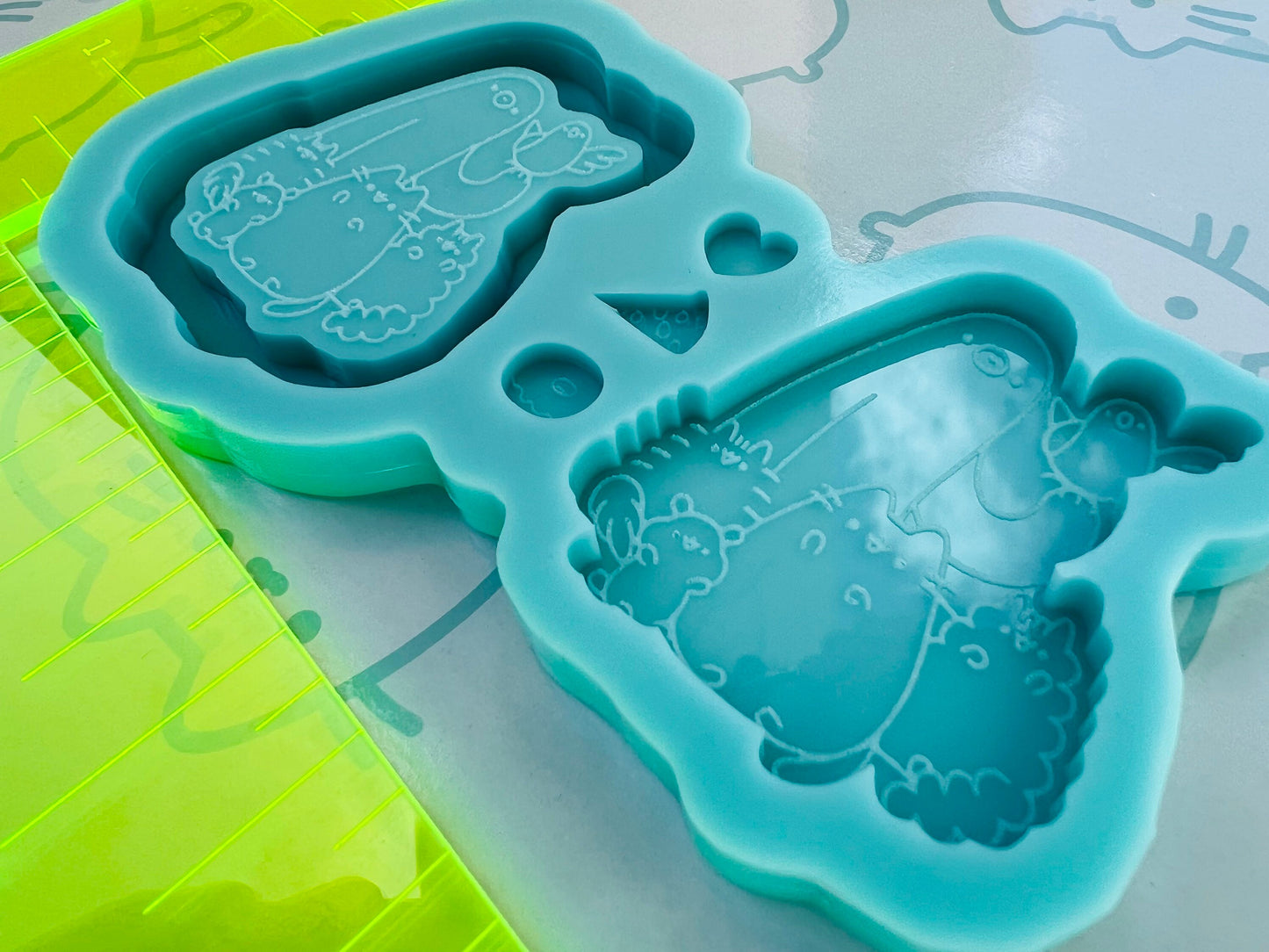 Friend characters shaker nonshaker mold for epoxy resin